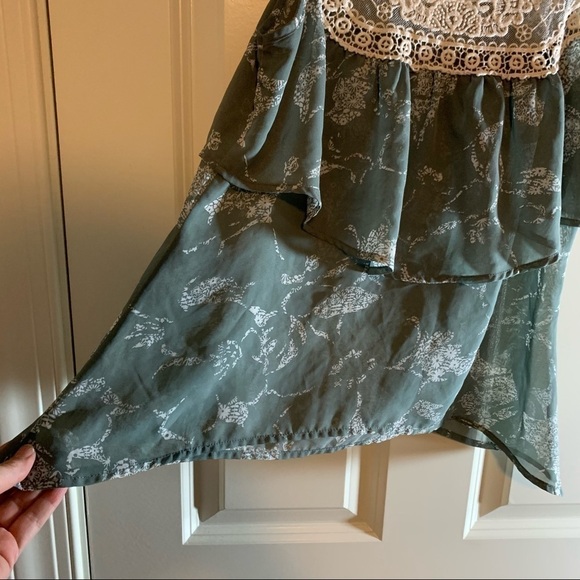 KIRRA ruffle, lace, and floral boho style tank top - Picture 4 of 9